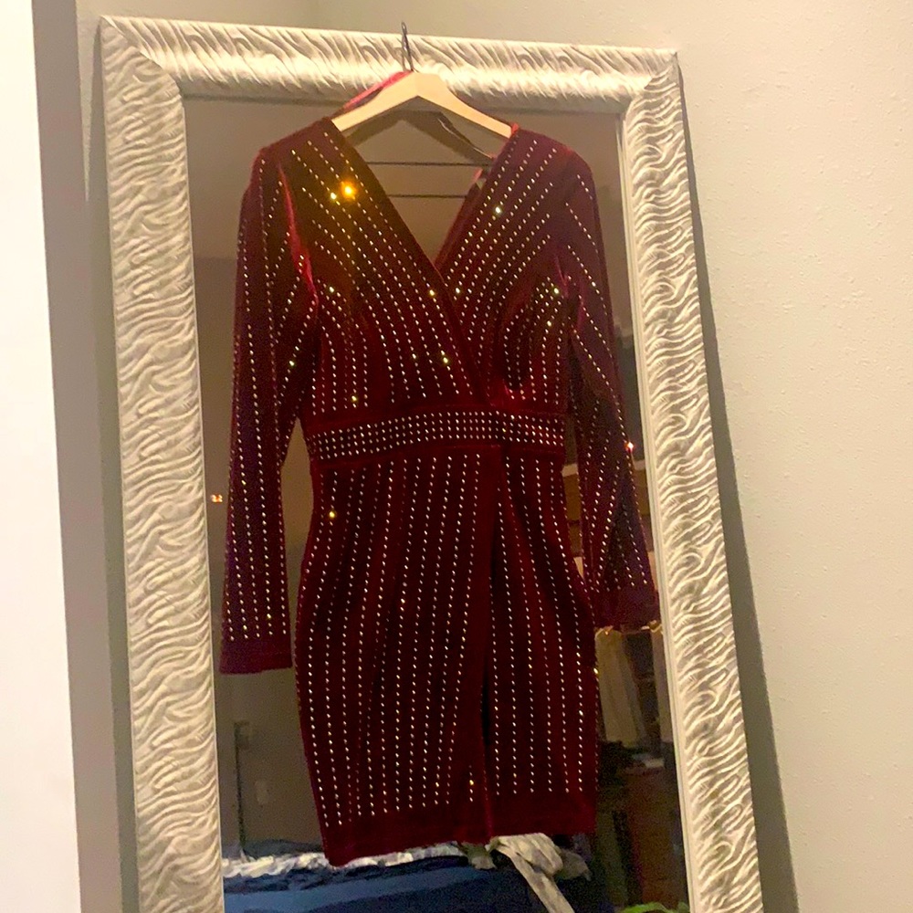 Embellished velvet dress: perfect for the holidays!